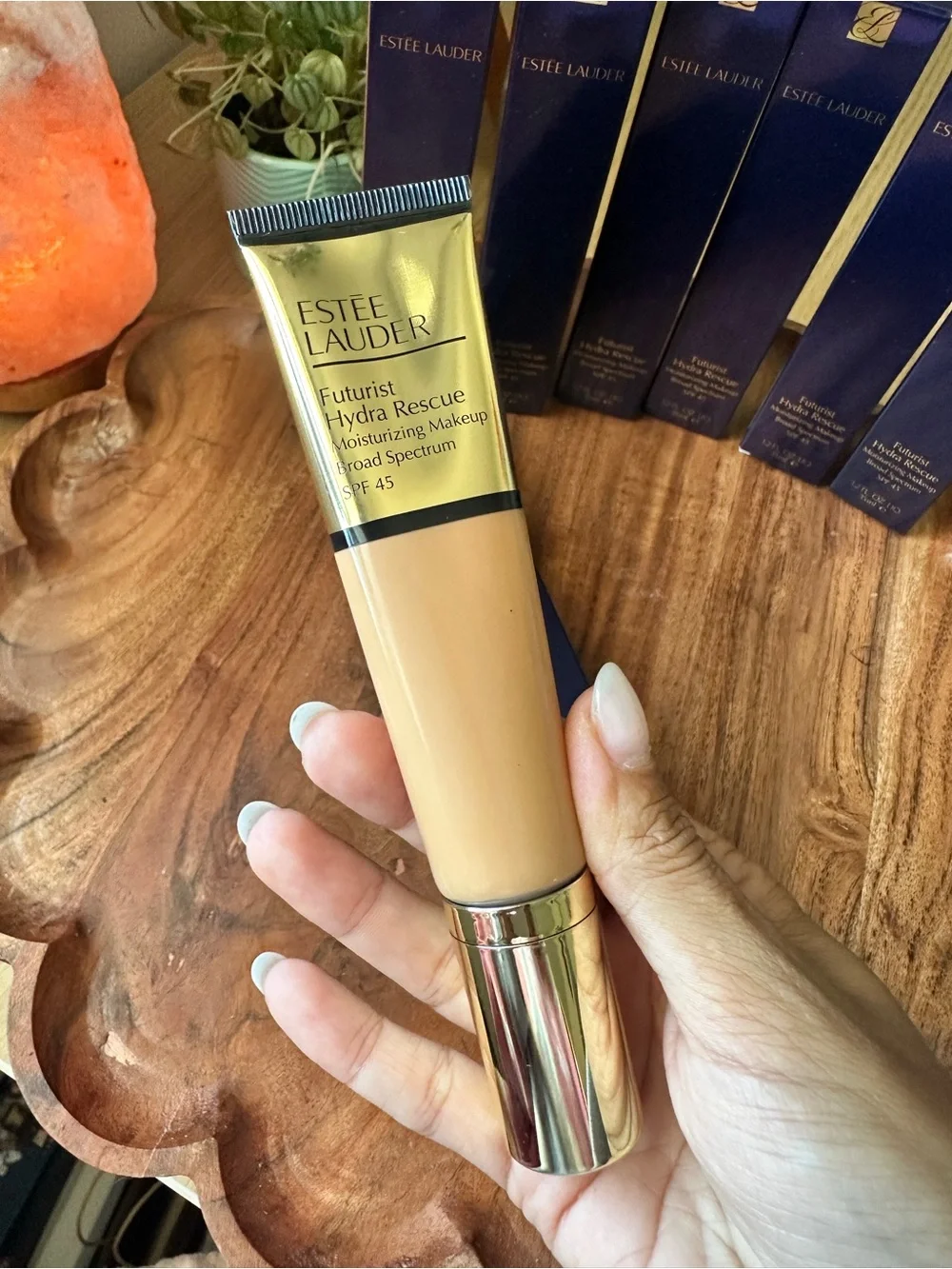Estee Lauder Futurist Hydra Rescue Makeup 3W2 CASHEW